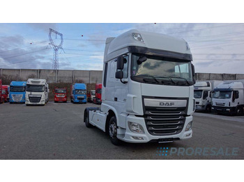 شاحنة جرار DAF XF 460