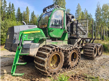 شاحنات نقل الأخشاب في الغابات JOHN DEERE