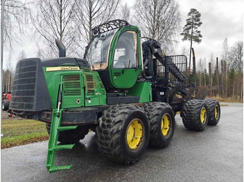 شاحنات نقل الأخشاب في الغابات JOHN DEERE
