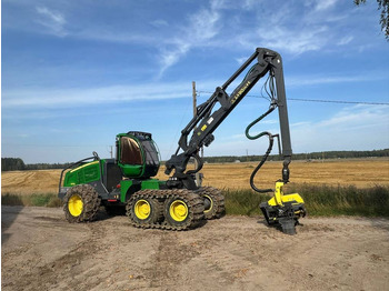 الحصادات JOHN DEERE
