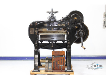 آلة قطع الورق