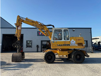 حفارة على عجلات LIEBHERR A 900