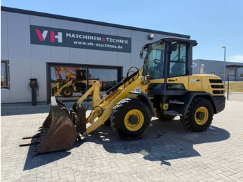 اللودر بعجل YANMAR