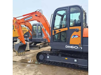 حفارات زحافة DOOSAN DH60