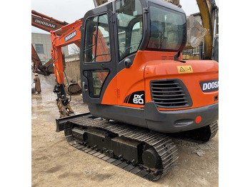 حفارات زحافة DOOSAN DX60