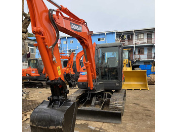 حفارات زحافة DOOSAN DX60