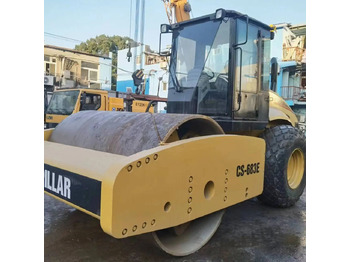 مدحلة الأسفلت CATERPILLAR