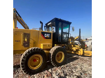 آلة تسوية الأرض CATERPILLAR 140K