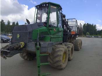 شاحنات نقل الأخشاب في الغابات JOHN DEERE