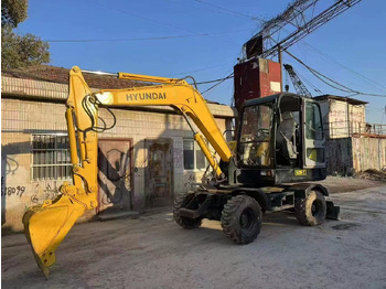 حفارة على عجلات HYUNDAI