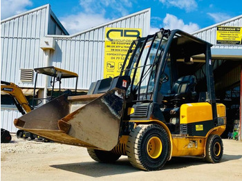 رافعة تلسكوبية JCB