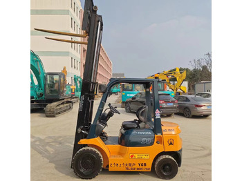 رافعة شوكية ديزل TOYOTA FD30: صور 2 رافعة شوكية ديزل TOYOTA FD30: صور 2