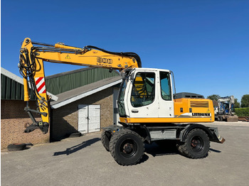 حفارة على عجلات LIEBHERR A 900