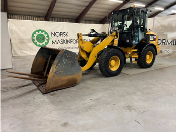 اللودر بعجل CATERPILLAR 908M