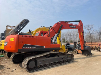 حفارات زحافة DOOSAN DX300