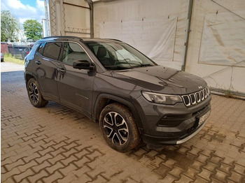سيارة دفع رباعي JEEP