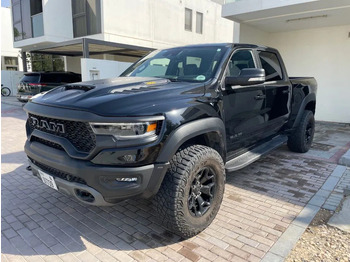 شاحنة البيك أب DODGE