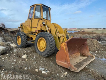 اللودر بعجل 1978 Cat 920 hjullaster med skuffe - Vekt: 10400 kg. - 9609 timer.: صور 2