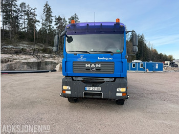 سيارة بلدية 2010 MAN TGA 8x4 Lastebil med maskinpåbygg / maskinrampe: صور 2