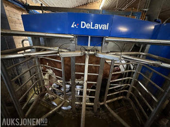 الآلات والماكينات الزراعية 2013 DeLaval VMS melkerobot med 1 kraftfôrstasjon FSC40 - Høyre utgave - Steam - Innredning og grinder foran - Vakuumpumpe - Fortsatt i daglig drift: صور 5