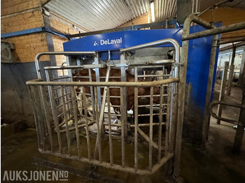 الآلات والماكينات الزراعية 2013 DeLaval VMS melkerobot med 1 kraftfôrstasjon FSC40 - Høyre utgave - Steam - Innredning og grinder foran - Vakuumpumpe - Fortsatt i daglig drift: صور 4