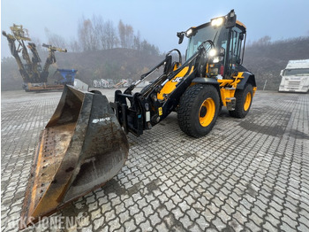 اللودر بعجل JCB