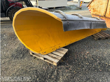 الآلات والماكينات الزراعية