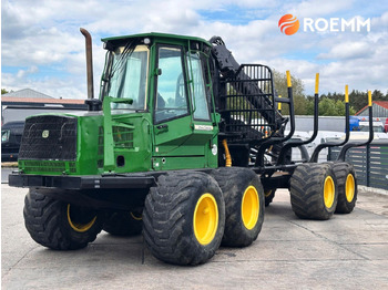 شاحنات نقل الأخشاب في الغابات JOHN DEERE