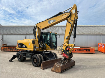 حفارة على عجلات CATERPILLAR M318D