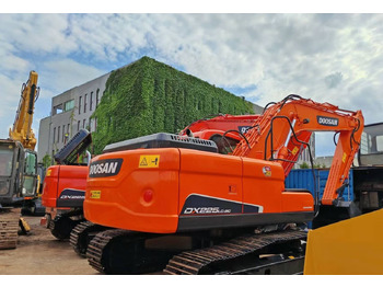 حفارات زحافة Doosan DX225LC: صور 4