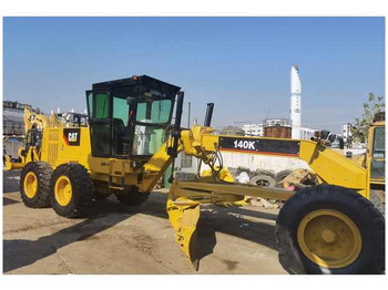 آلة تسوية الأرض CATERPILLAR 140H