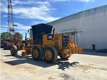 آلة تسوية الأرض CATERPILLAR 140K