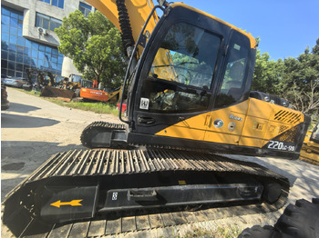 حفارة على عجلات HYUNDAI