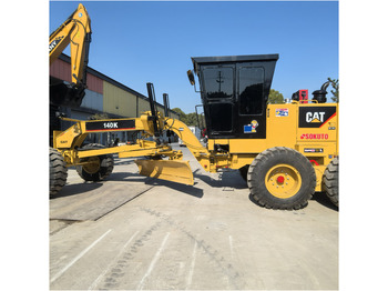 آلة تسوية الأرض CATERPILLAR 140H