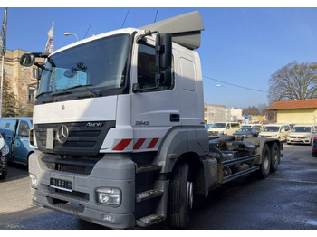 شاحنة ذات الخطاف MERCEDES-BENZ Axor 2543