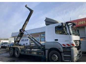 شاحنة ذات الخطاف MERCEDES-BENZ Axor 2543