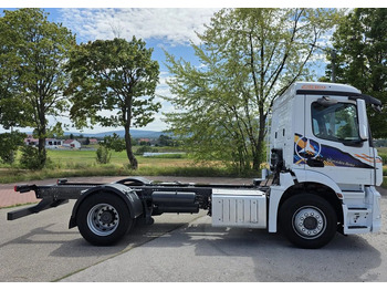 الشاسيه شاحنة Mercedes-Benz ANTOS 1827 / ATEGO / ACTROS / E6 / ROZSTAW OSI 3.75M / WYWROT / BECZKA / UTRZYMANIE DRÓG / HAKOWIEC / SPROWADZONY / PIERWSZY WŁAŚCICIEL / STAN BDB: صور 3
