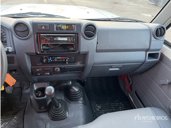 سيارة دفع رباعي 2018 Toyota Land Cruiser 4WD SUV: صور 4 سيارة دفع رباعي 2018 Toyota Land Cruiser 4WD SUV: صور 4