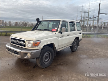 سيارة دفع رباعي TOYOTA Land Cruiser