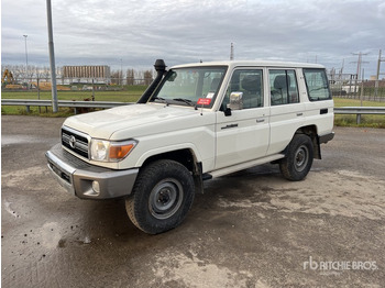 سيارة دفع رباعي TOYOTA Land Cruiser
