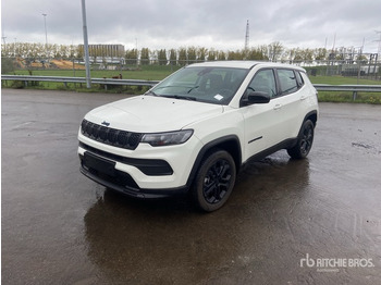 سيارة دفع رباعي JEEP