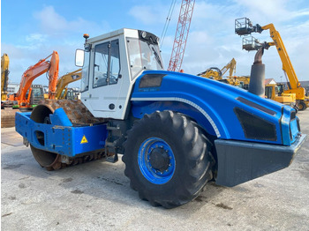 مدحلة BOMAG