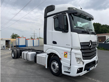 الشاسيه شاحنة MERCEDES-BENZ Actros 1843