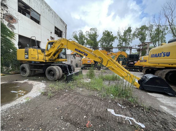 حفارة على عجلات KOMATSU PW160