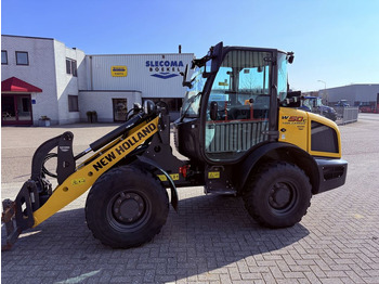 اللودر بعجل NEW HOLLAND