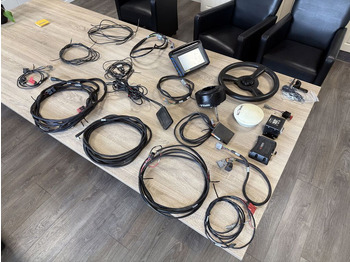 قطع الغيار - شاحنة Trimble GFX-750 / New Holland FM-750 GPS: صور 4