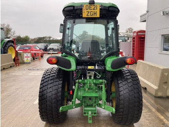 جرار صغير John Deere 4066R compact tractor: صور 4