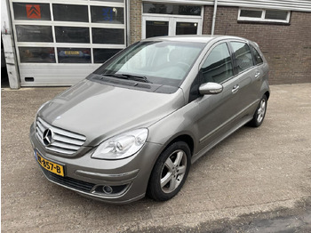 سيارة MERCEDES-BENZ
