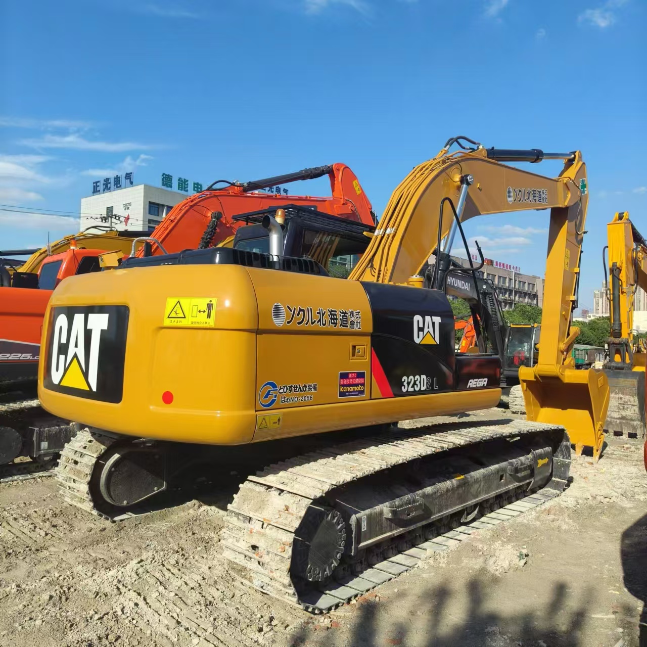 حفارات زحافة CATERPILLAR 323D