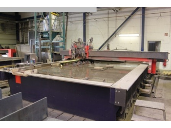 آلة تصنيع المعادن